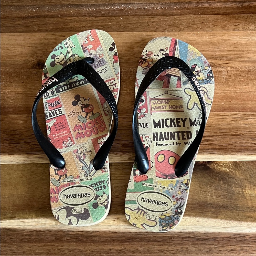Havaianas Mickey Mouse Comic Flip Flops - Black and Multicolor